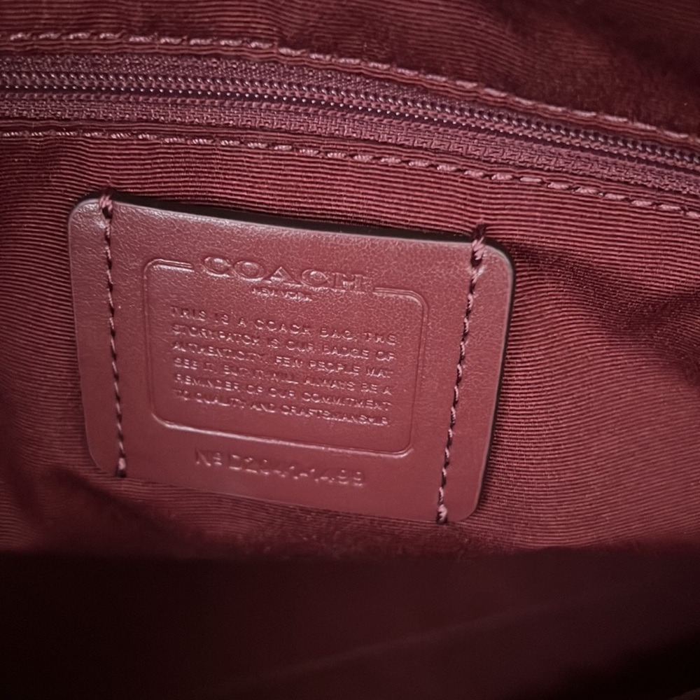 Coach NWOT Gallery tote bag in perforated Miami red, brand new - Picture 8 of 16